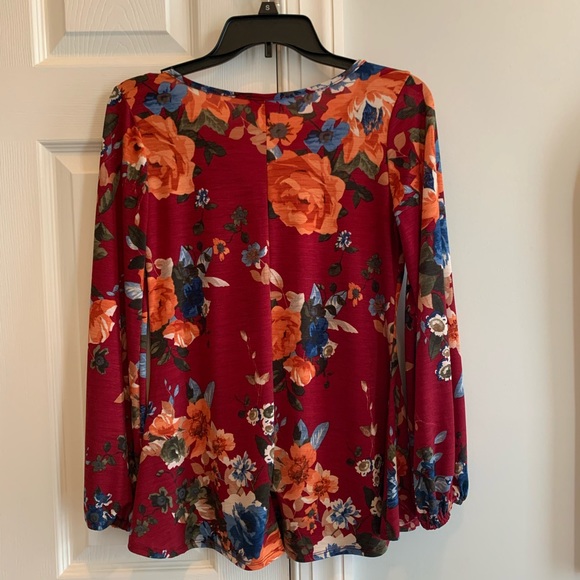 Pink Lily floral top - Picture 3 of 4